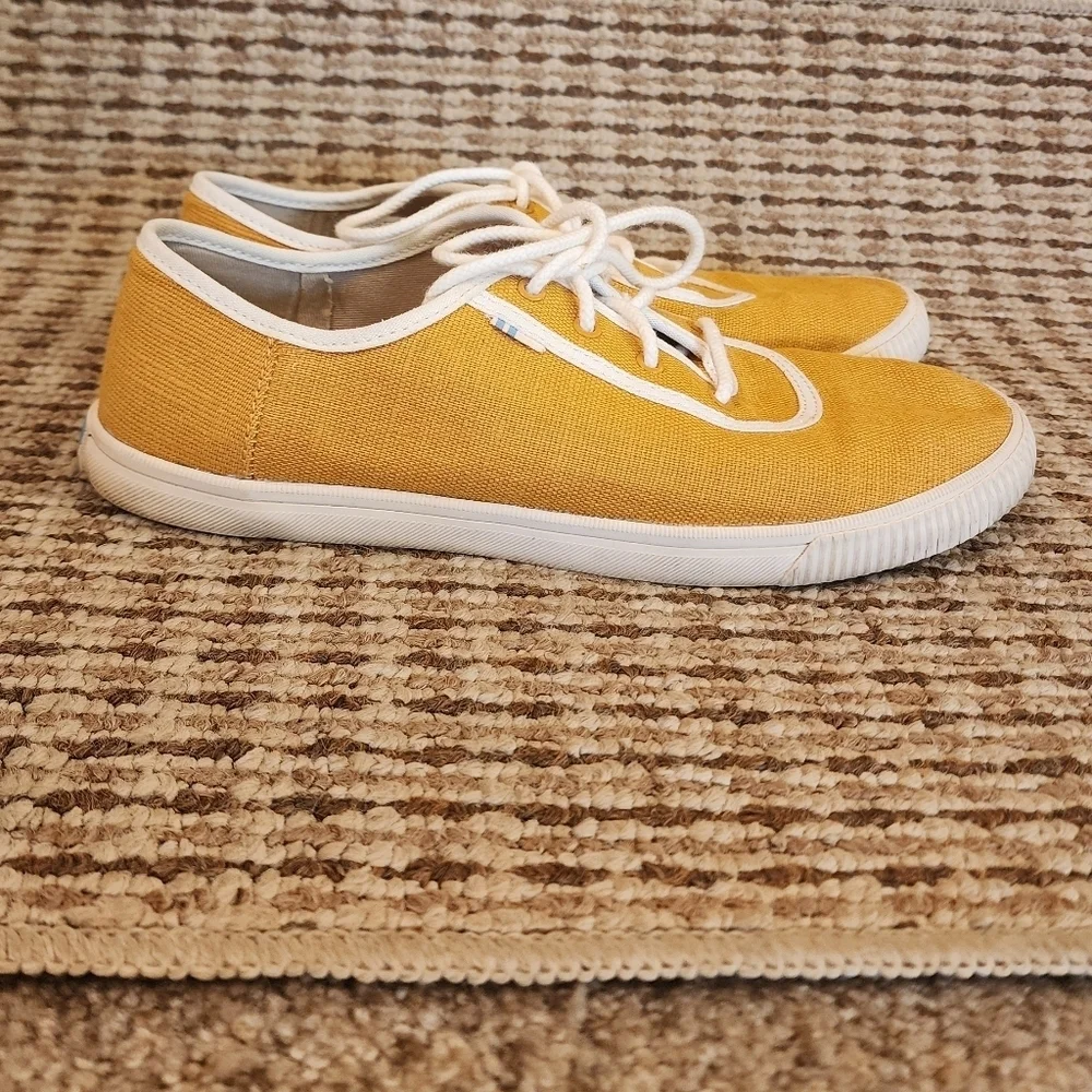 Tom's Lace-up Yellow Sunflower Sneaker Shoes  for Women Size 8